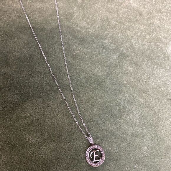 INITIAL letter “E” drop necklace - Picture 4 of 4